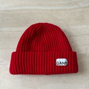 Ganni red toque